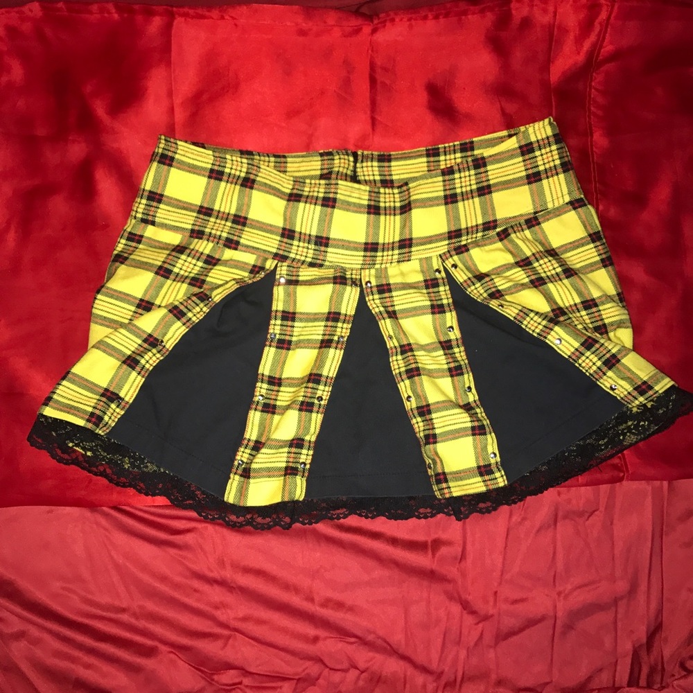Large Vintage studded yellow plaid mini-skirt 90's